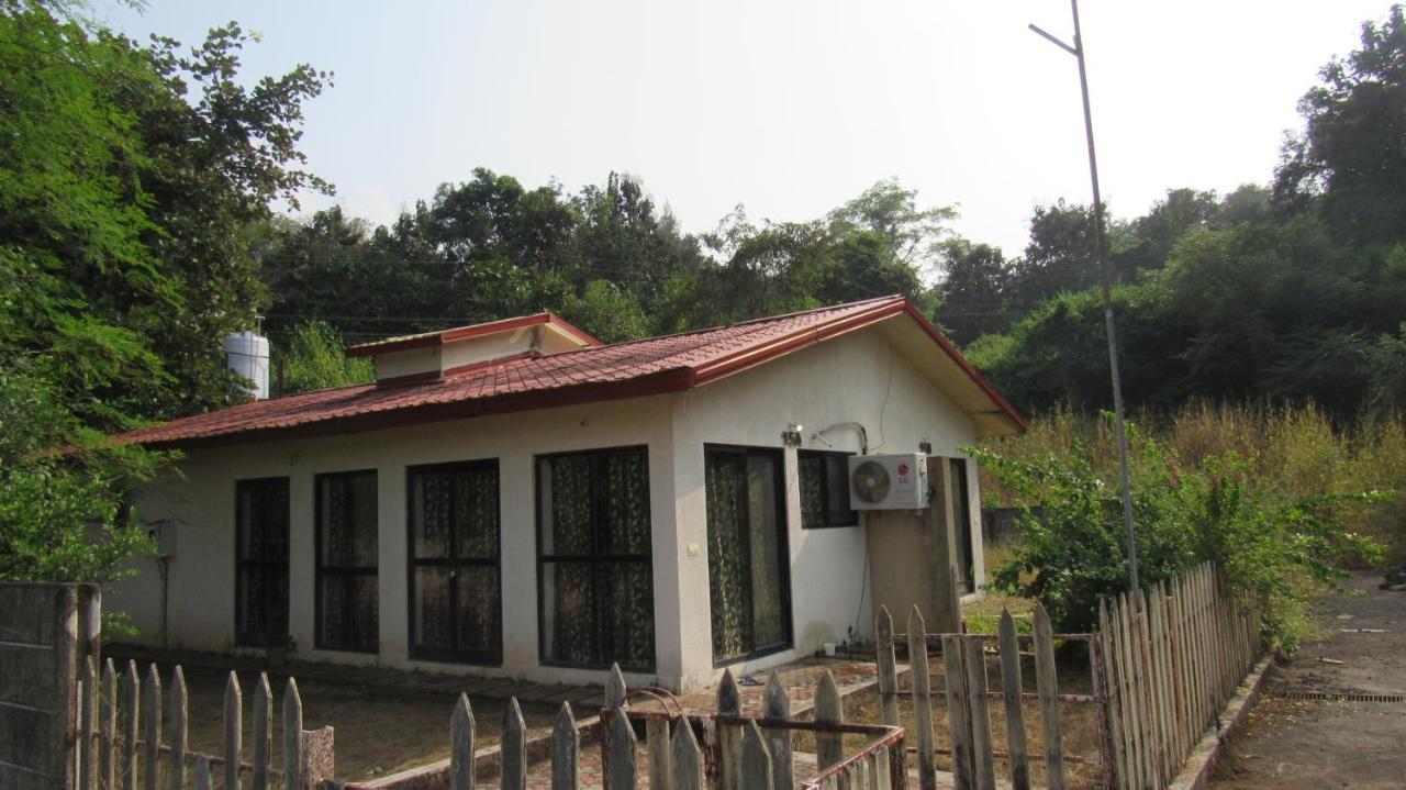Retreat Chalets, The Nest, At Sparsh Resorts, Karjat Exteriör bild