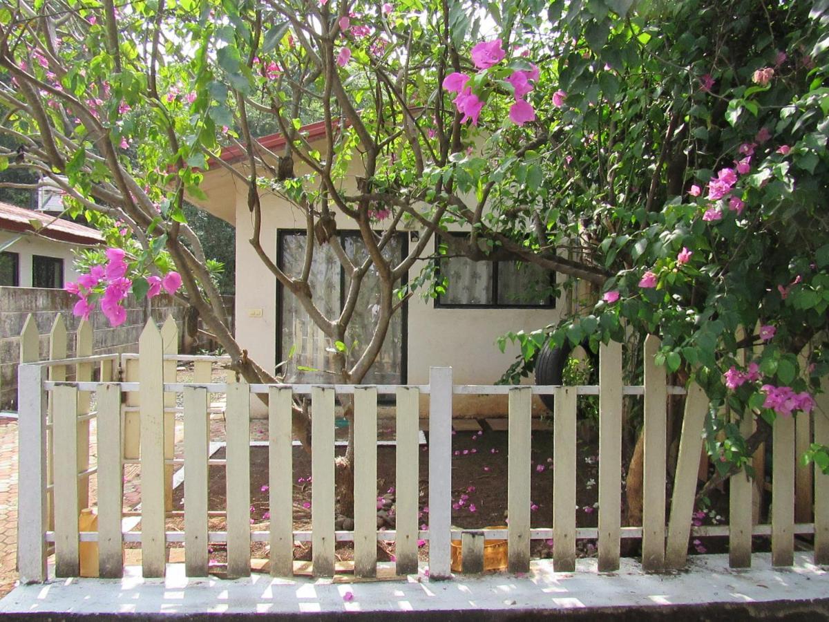 Retreat Chalets, The Nest, At Sparsh Resorts, Karjat Exteriör bild