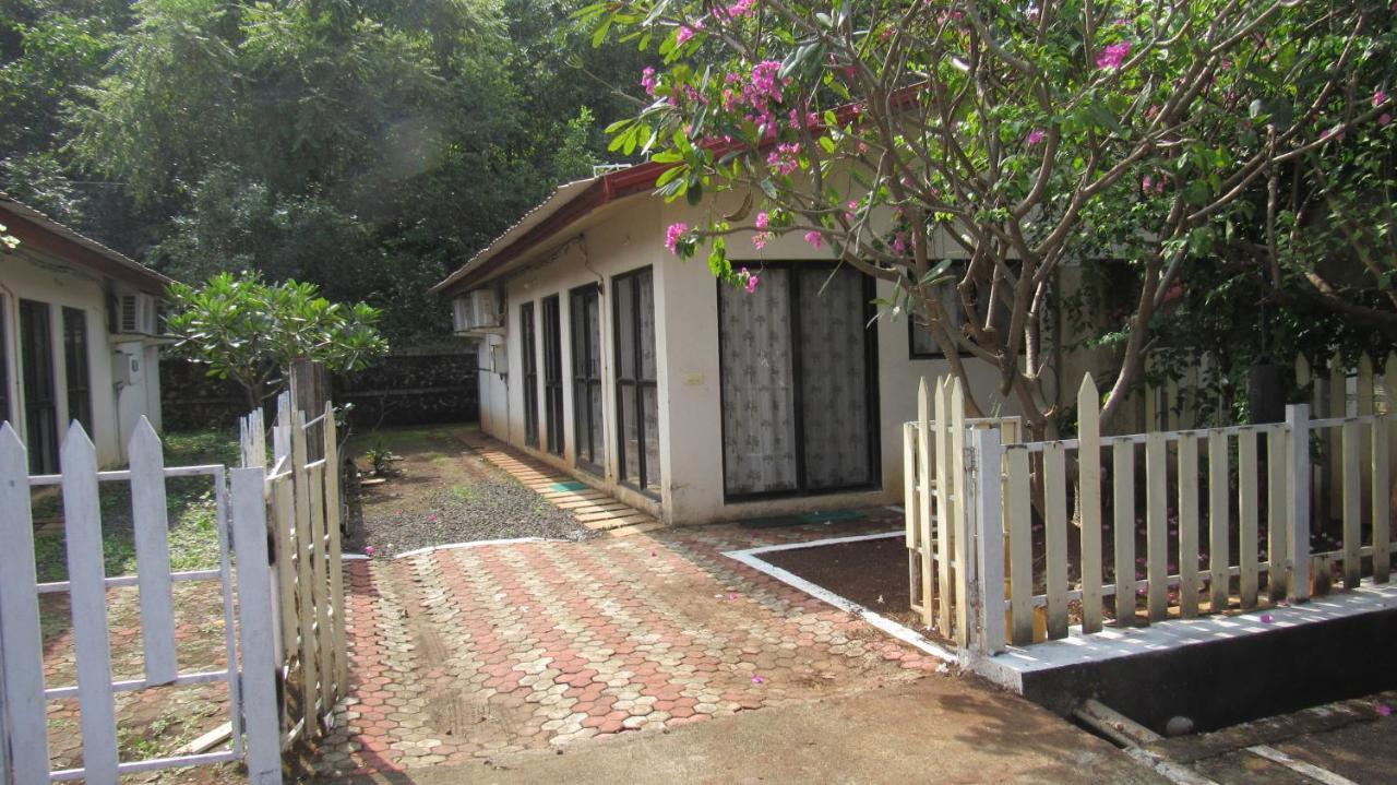 Retreat Chalets, The Nest, At Sparsh Resorts, Karjat Exteriör bild