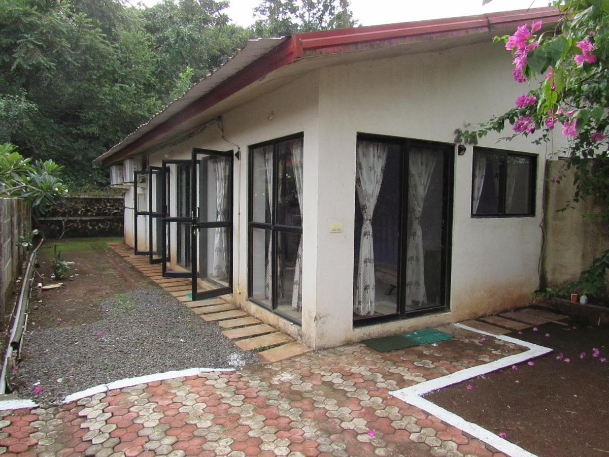 Retreat Chalets, The Nest, At Sparsh Resorts, Karjat Exteriör bild