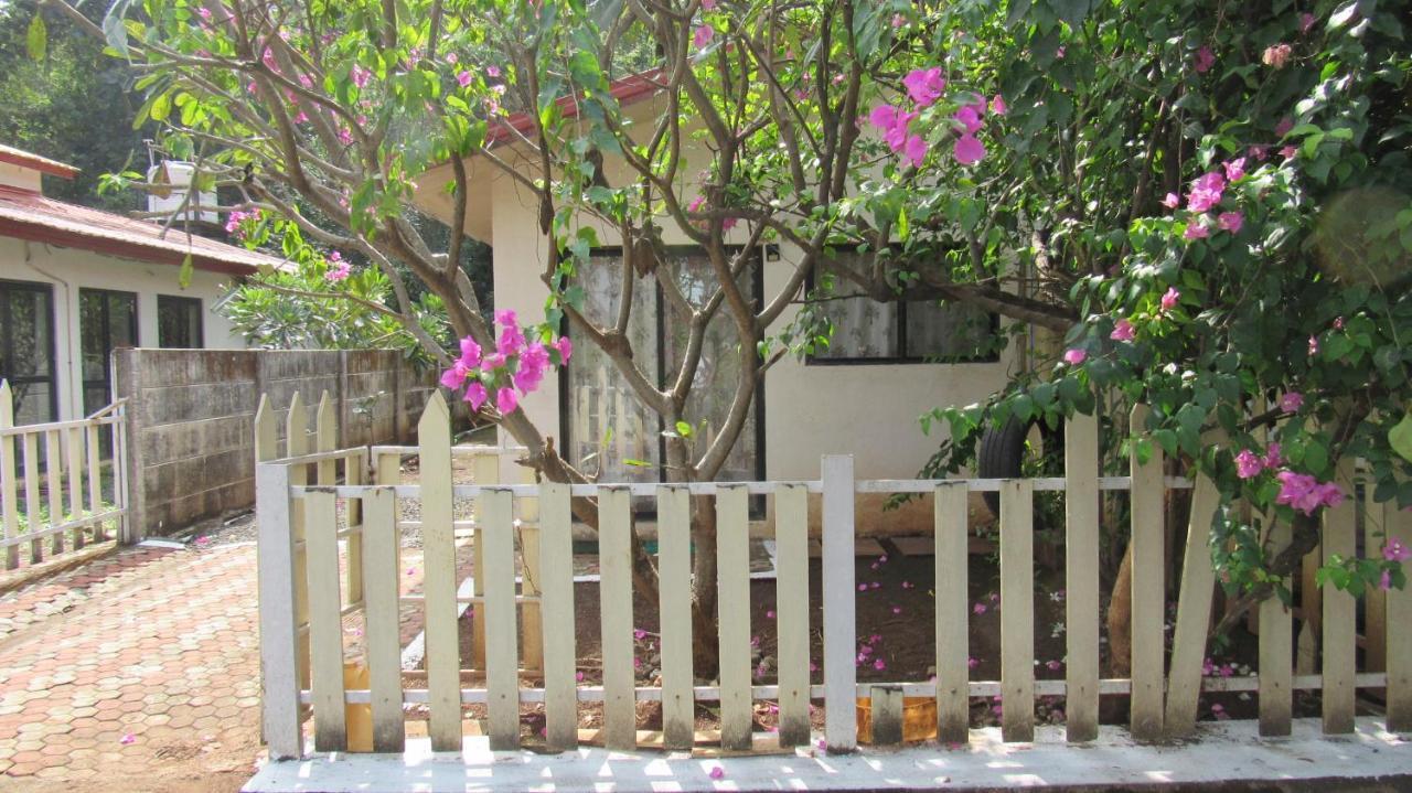 Retreat Chalets, The Nest, At Sparsh Resorts, Karjat Exteriör bild