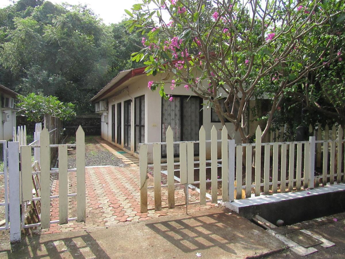Retreat Chalets, The Nest, At Sparsh Resorts, Karjat Exteriör bild