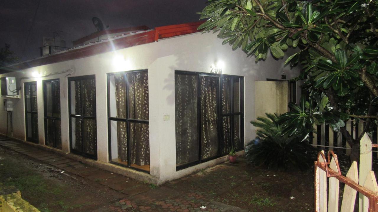 Retreat Chalets, The Nest, At Sparsh Resorts, Karjat Exteriör bild